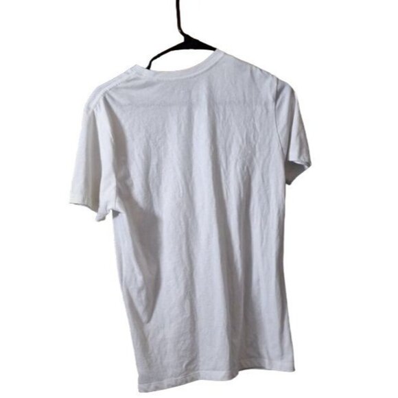 Old Navy Men's T-Shirt White Small Graphic Man Ontop of Cliff Looking Over Wqter - Picture 3 of 5